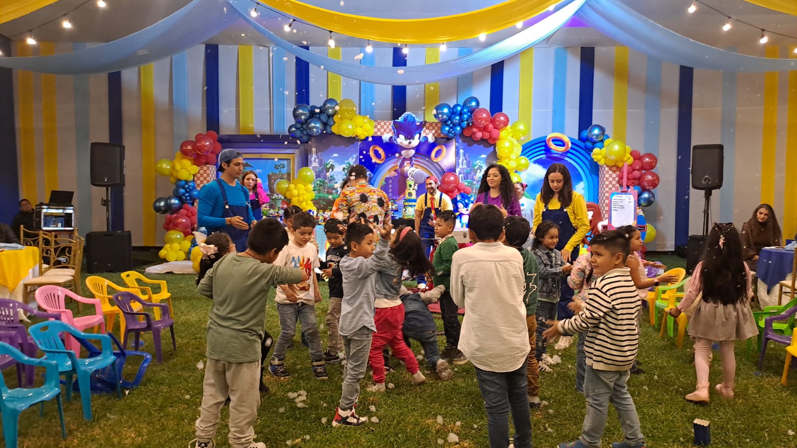 ted en escena con tematica circo